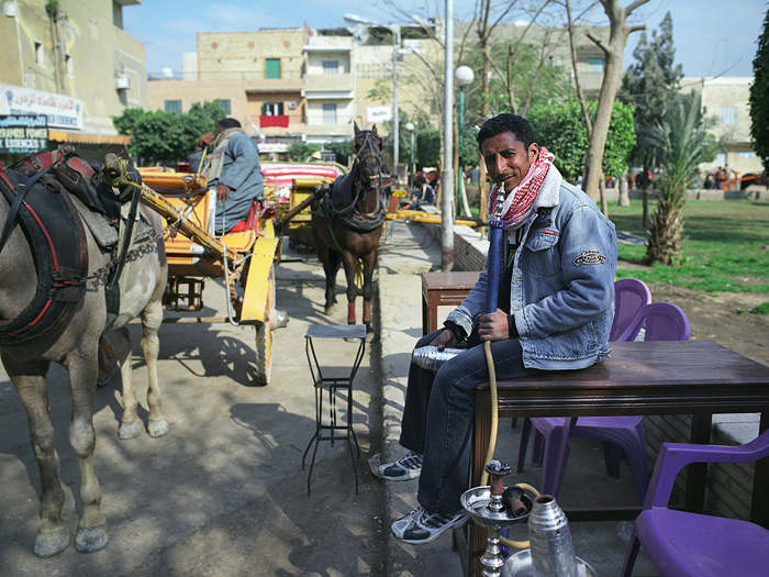  Fotografie Muž s vodní dýmkou, Káhira - Egypt