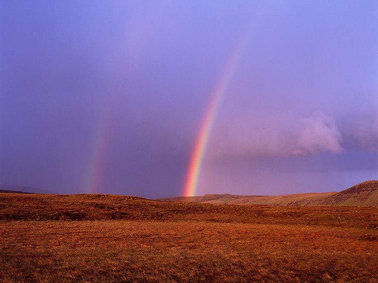 Fotografie Duhová - Duha u nejzápadněšího cípu skotského ostrova Skye.