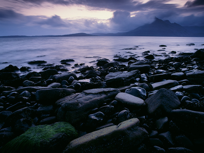  Fotografie Elgol, ostrov Skye - Oblázková pláž na jihu skotského ostrova Skye.