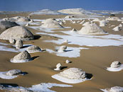 fotografie Bílá poušť - Kamenné útvary v staré Bílé poušti. 