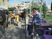 fotografie Muž s vodní dýmkou, Káhira - Egypt