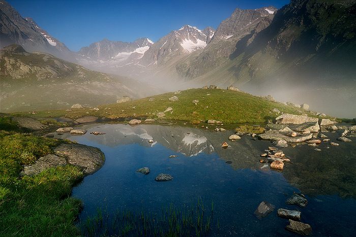  Fotografie Horská krajina v mracích, Rakouské Alpy - Krajina blízko horské chaty Neue Regensburger Hütte v Stubaiských Alpách.