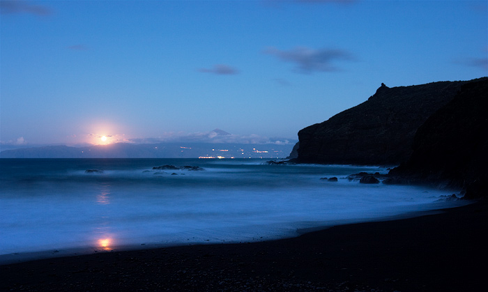  Fotografie Noční moře, Kanárské ostrovy - Měsíc nad mořem.