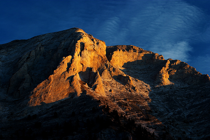  Fotografie Řecko, pohoří Olymp - Nádherný výhled na vrcholky olympského pohoří osvícené raním světlem. Foceno od chaty „A“ Spillos Aghapitos ve výšce 2100 m.